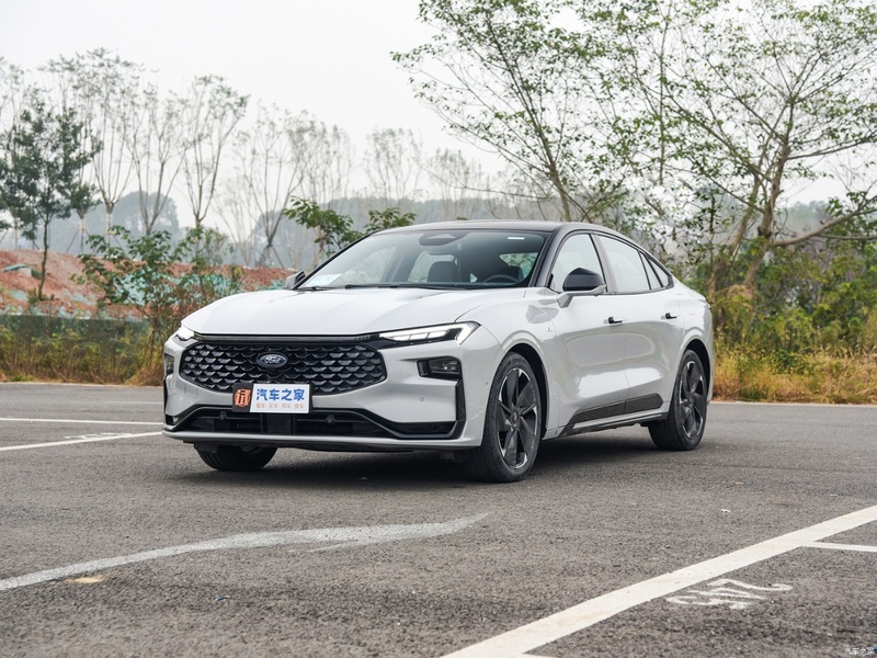 Ford_Mondeo_bfas_2024.jpg